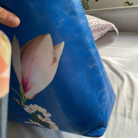 Ted Baker COATED TOTE BAG IN HARMONY FLORAL - BLUE - Picture 5 of 9